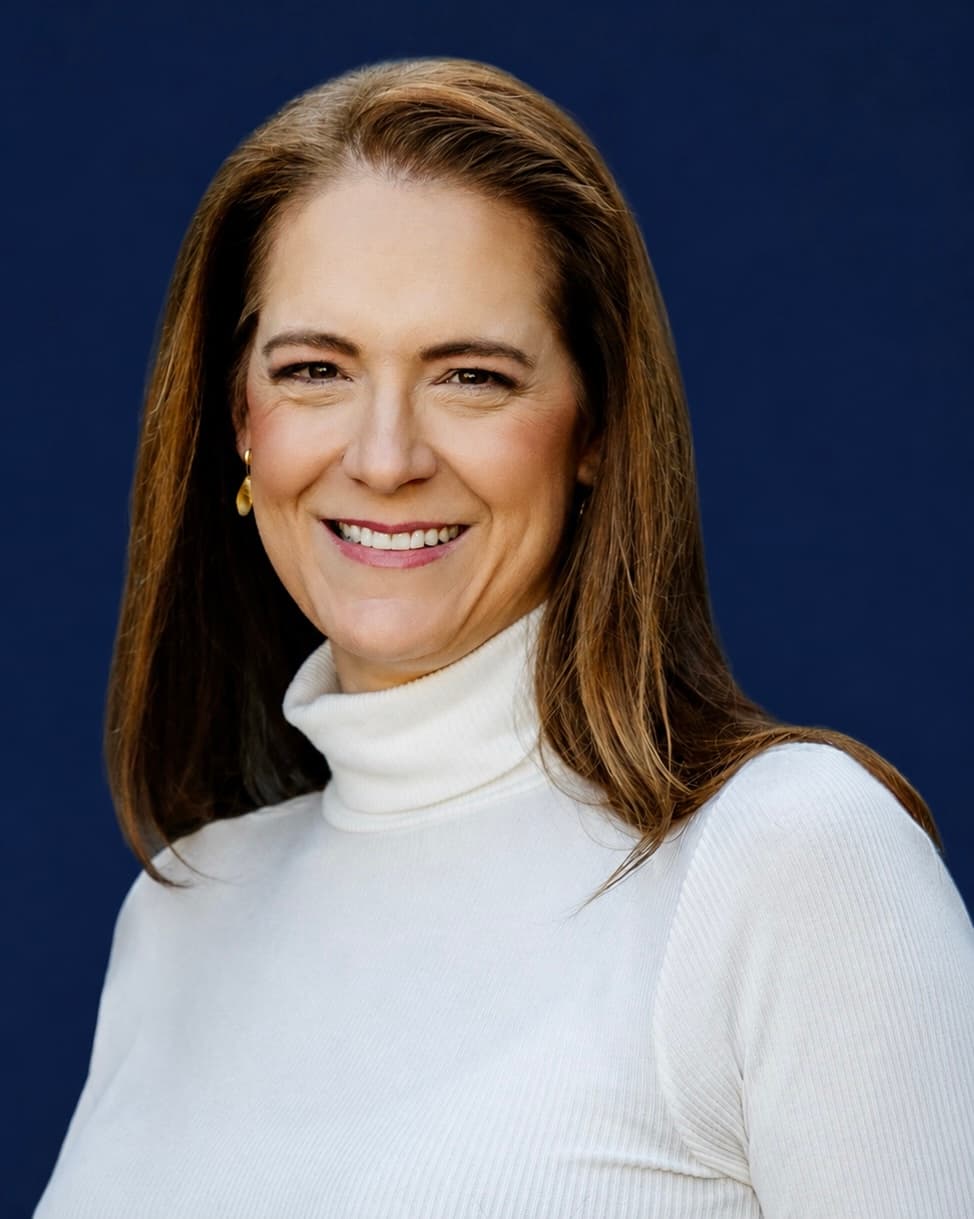 Headshot of Leslie Stuart